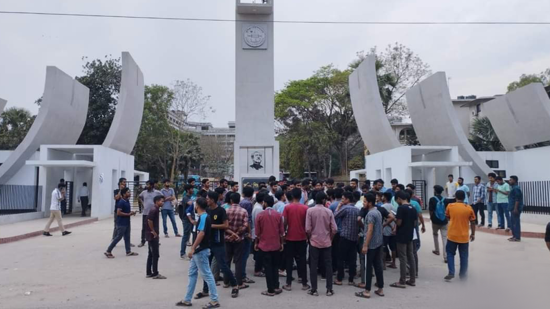 কুমিল্লা বিশ্ববিদ্যালয়ের ৩ ছাত্রলীগ নেতার ওপর হামলা