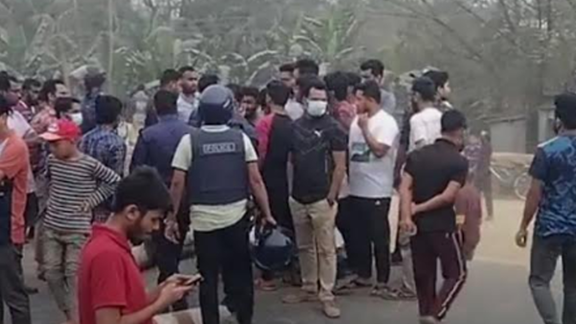 দেড় ঘণ্টা ঢাকা-চট্টগ্রাম মহাসড়ক আটকে রাখল ছাত্রলীগ
