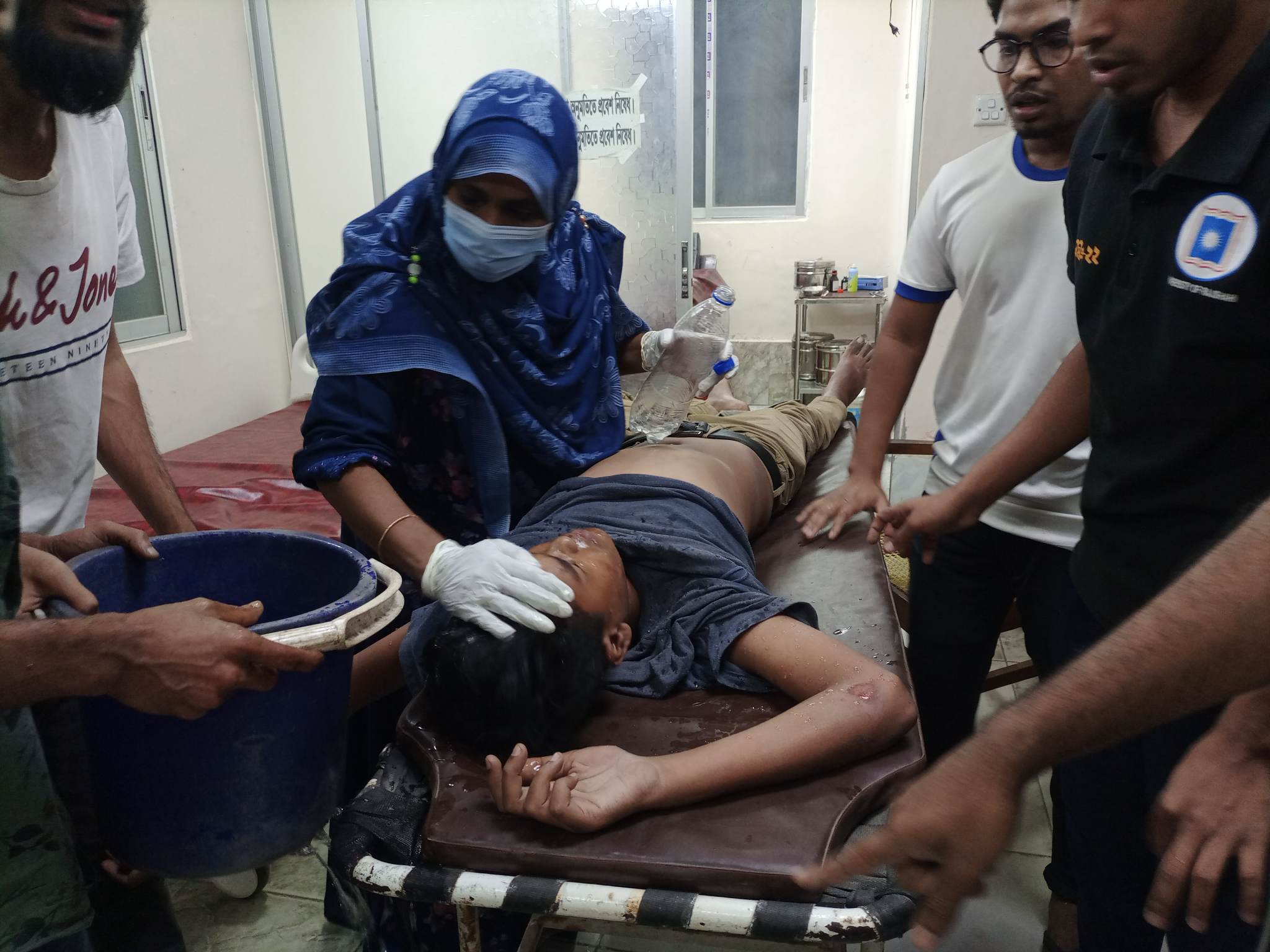স্থানীয়দের সঙ্গে রাবি শিক্ষার্থীদের সংঘর্ষ, আহত অন্তত ২০