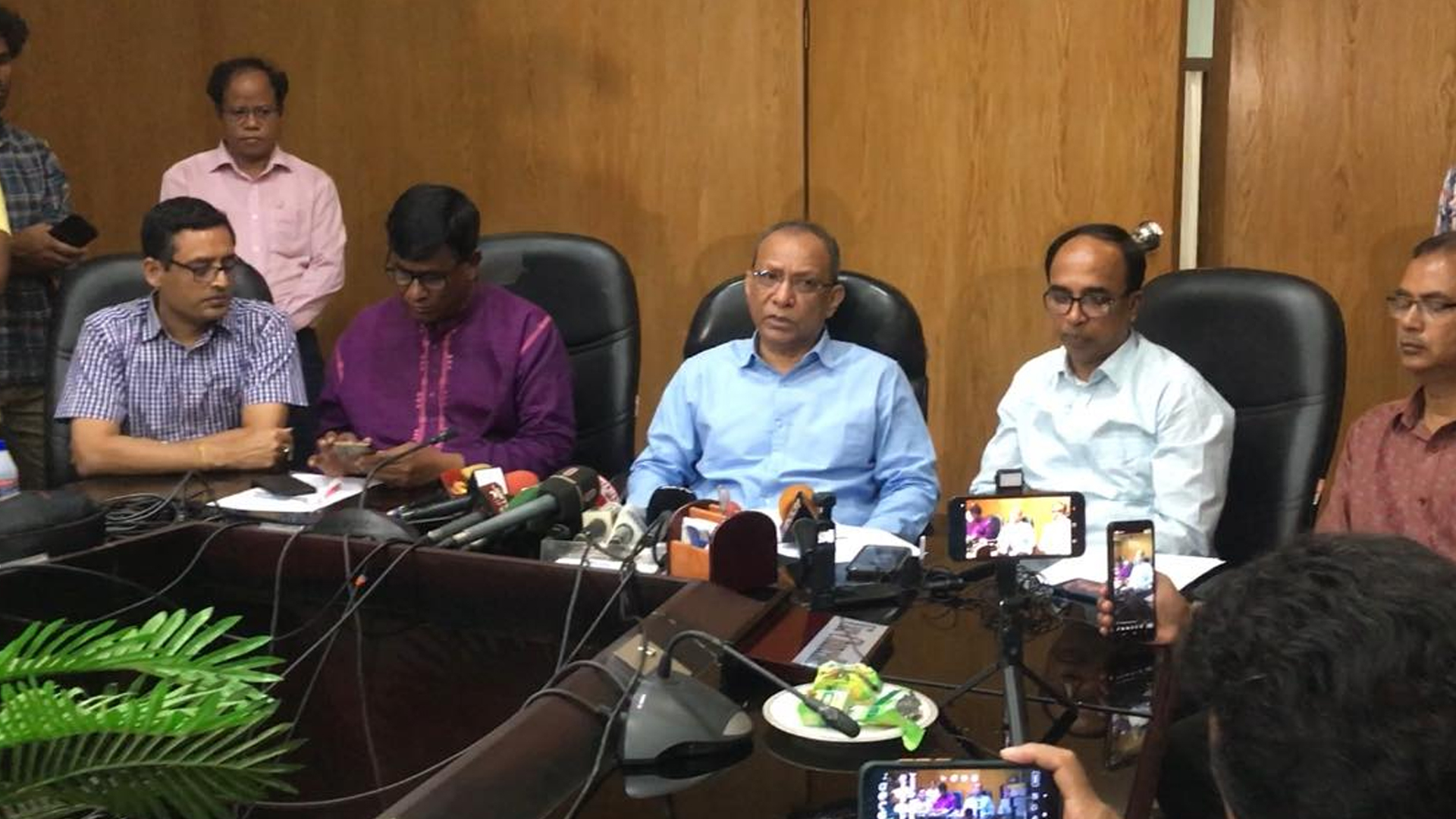 শনিবারের সংঘর্ষের ঘটনায় বহিরাগতরা দায়ী: রাবি উপাচার্য