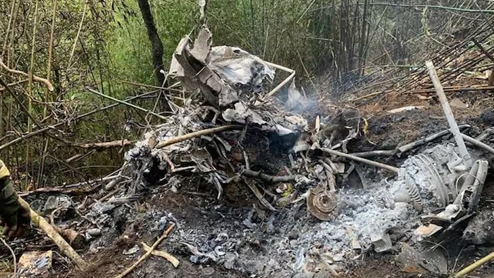 অরুণাচলে ভারতীয় সেনাবাহিনীর হেলিকপ্টার বিধ্বস্ত, ২ পাইলট নিহত