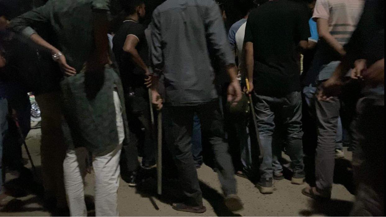 জাবিতে দেশীয় অস্ত্র নিয়ে ছাত্রলীগের মহড়া, ২ সাংবাদিকের ওপর হামলা