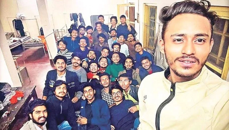 ঢাবি শিক্ষার্থীকে মারধর, ‘প্রলয় গ্যাং’ সদস্যদের বিরুদ্ধে থানায় অভিযোগ