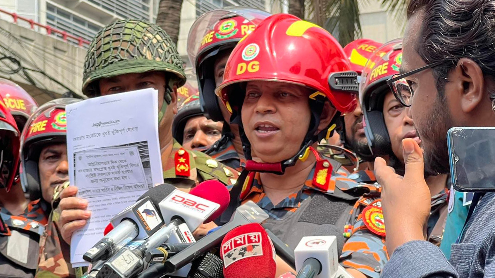 উৎসুক জনতার কারণে আগুন নেভাতে বেশি সময় লেগেছে: ফায়ার মহাপরিচালক