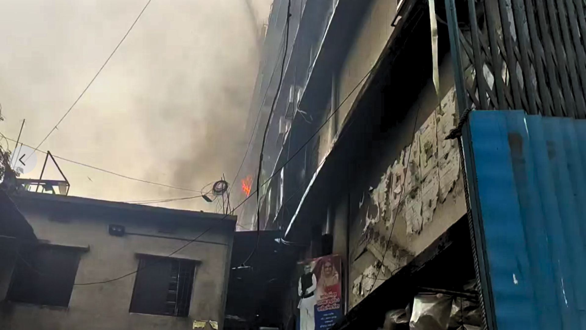 ১১ ঘণ্টা পরও ধোঁয়া-আগুন অ্যানেক্সকো টাওয়ারে