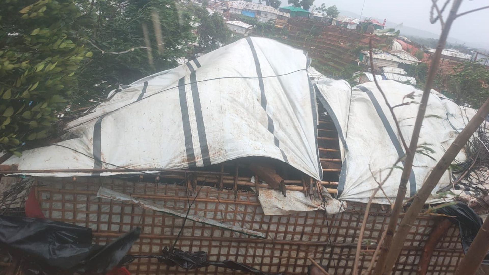 রোহিঙ্গা ক্যাম্পে ৫ শতাধিক ঘরবাড়ি ক্ষতিগ্রস্ত