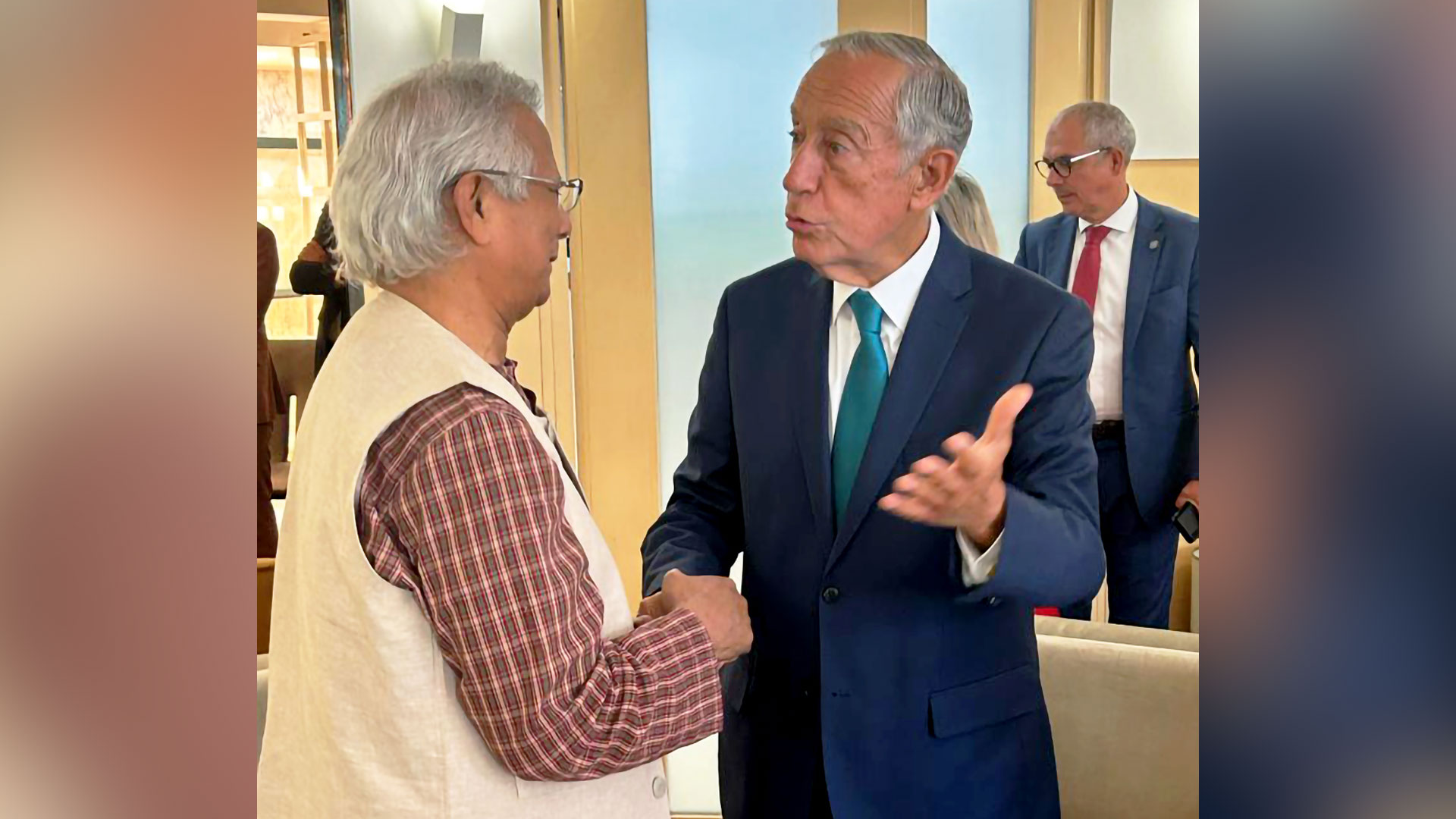 বর্তমান অর্থনৈতিক ব্যবস্থার অধীনে দারিদ্র্য দূর সম্ভব নয়: ড. ইউনূস