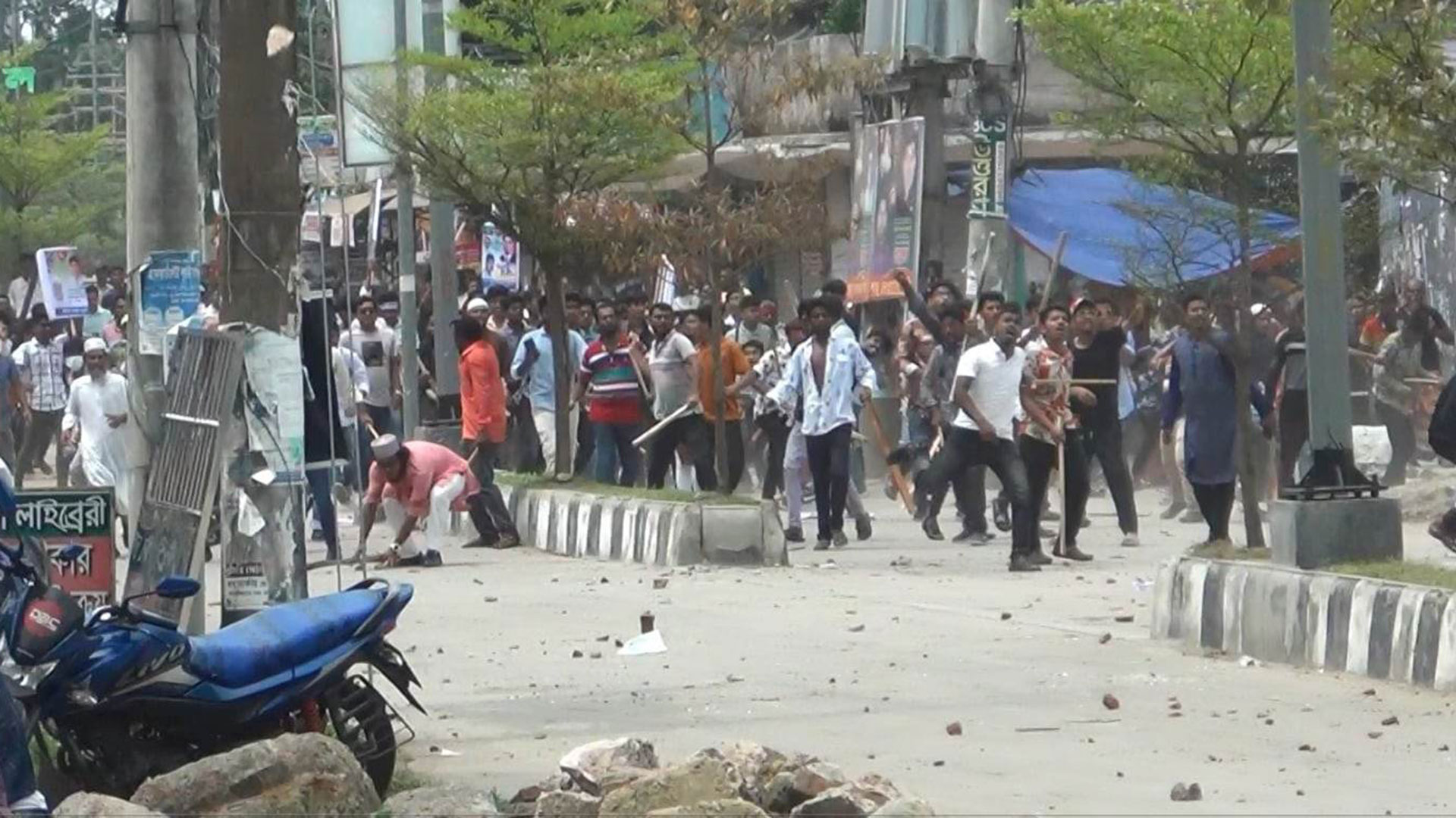 আ. লীগ-বিএনপি সংঘর্ষ: ২ মামলায় আসামি বিএনপির প্রায় ৫০০ নেতাকর্মী