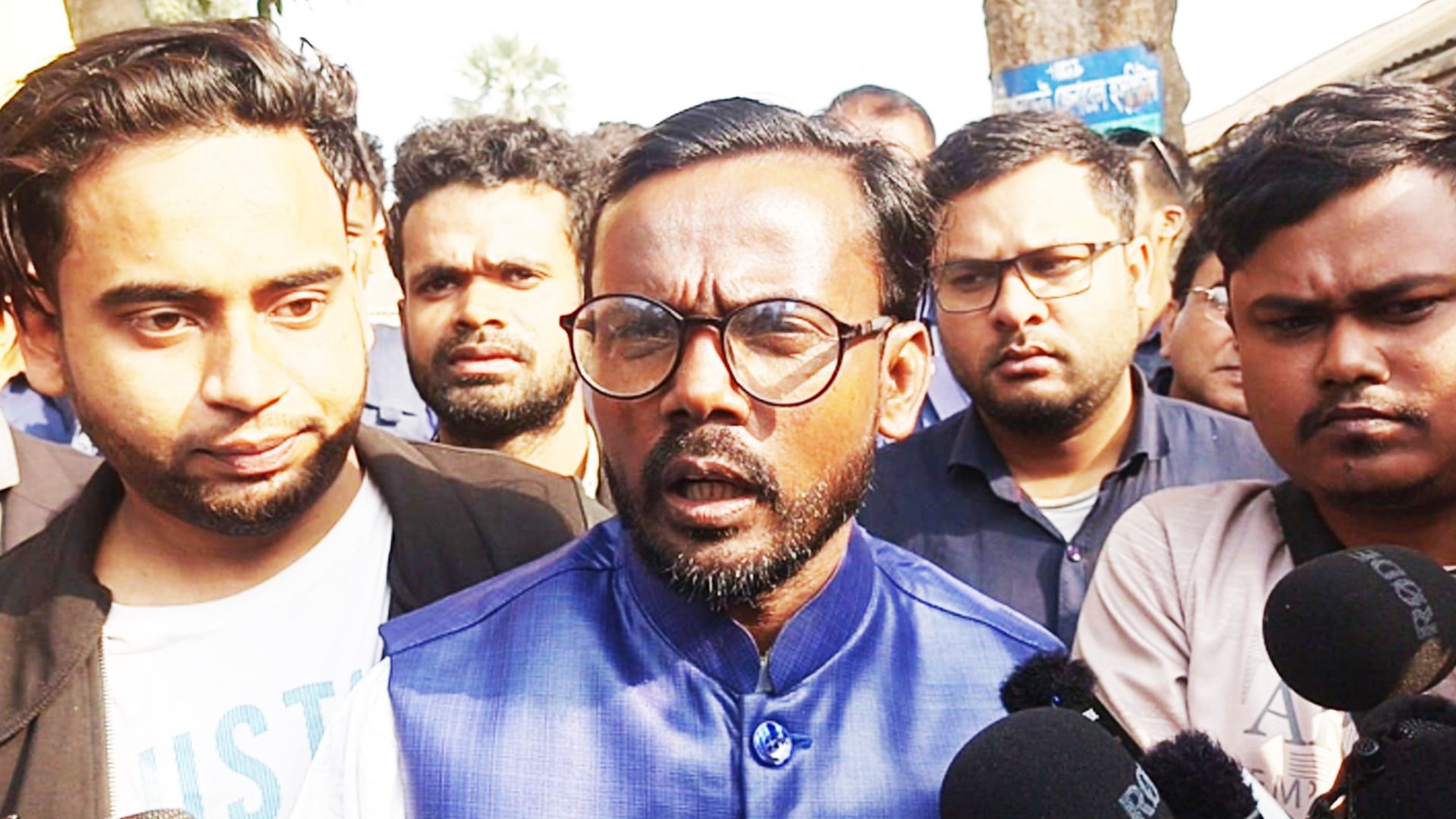 নায়ক ফারুকের আসনে উপনির্বাচনে প্রার্থী হবেন হিরো আলম