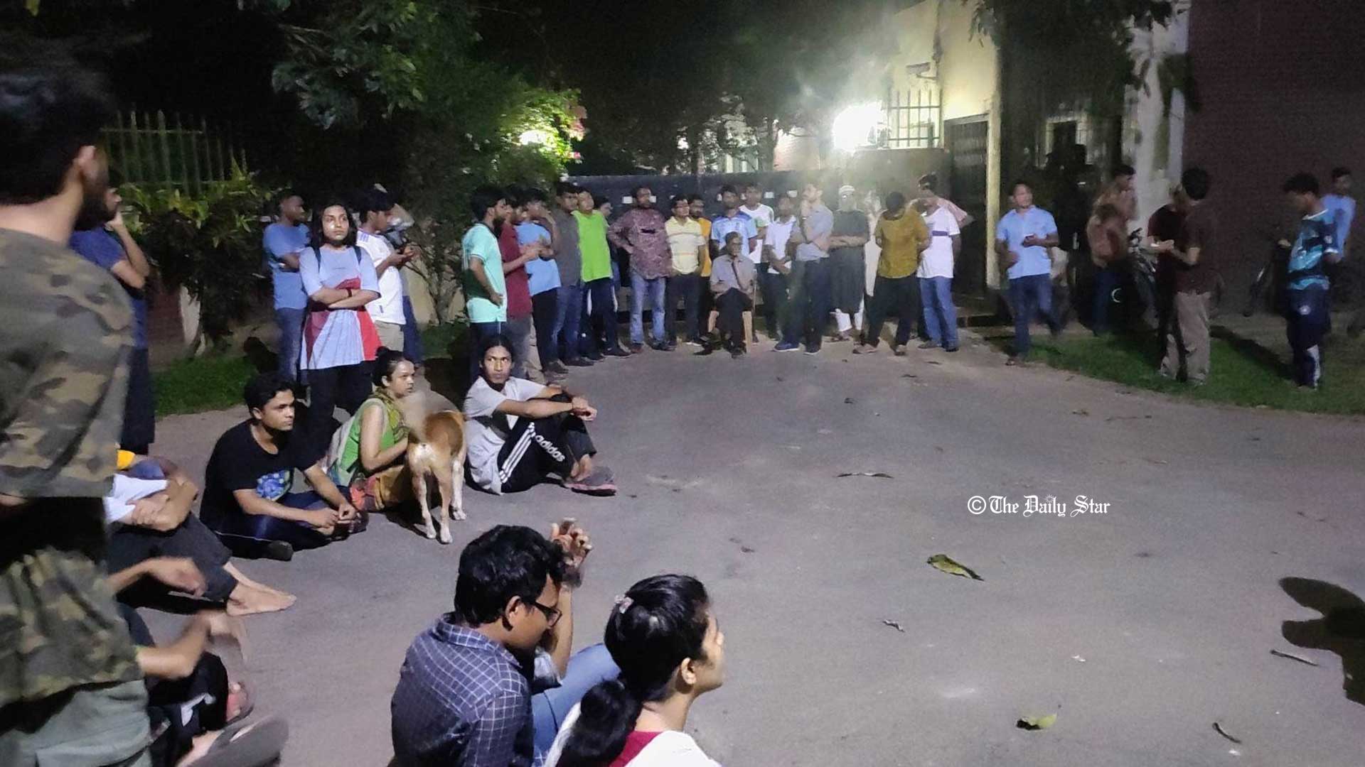 অনশনরত জাবি শিক্ষার্থী প্রত্যয়ের ওপর হামলার অভিযোগ ছাত্রলীগের বিরুদ্ধে
