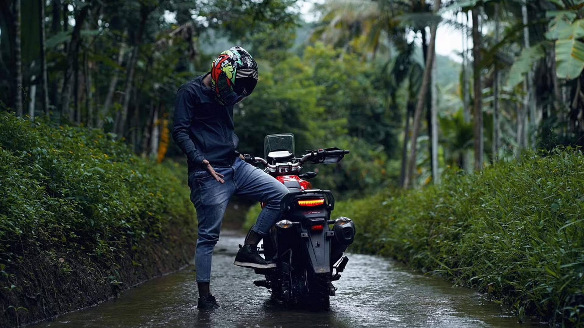 আজ মোটরসাইকেলে ঘোরার দিন