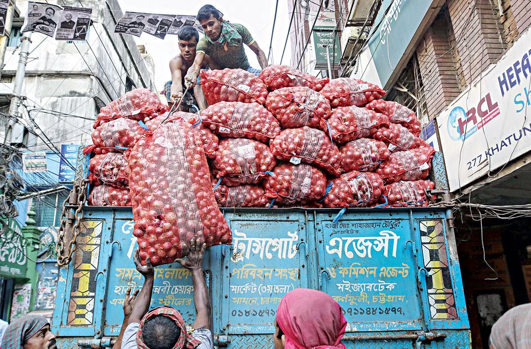 সপ্তাহের ব্যবধানে পেঁয়াজের দাম কেজিতে বেড়েছে ১০ টাকা