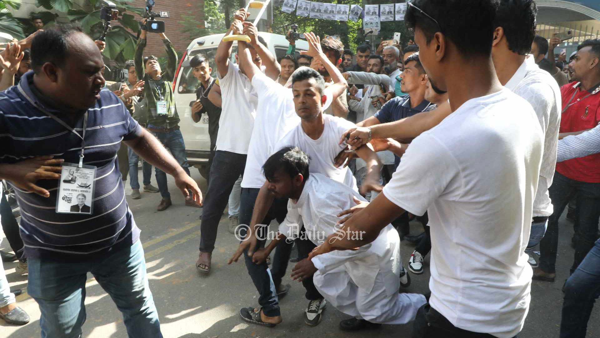 হিরো আলমের ওপর হামলা: ‘মূল সন্দেহভাজন’ ২ জন গ্রেপ্তার