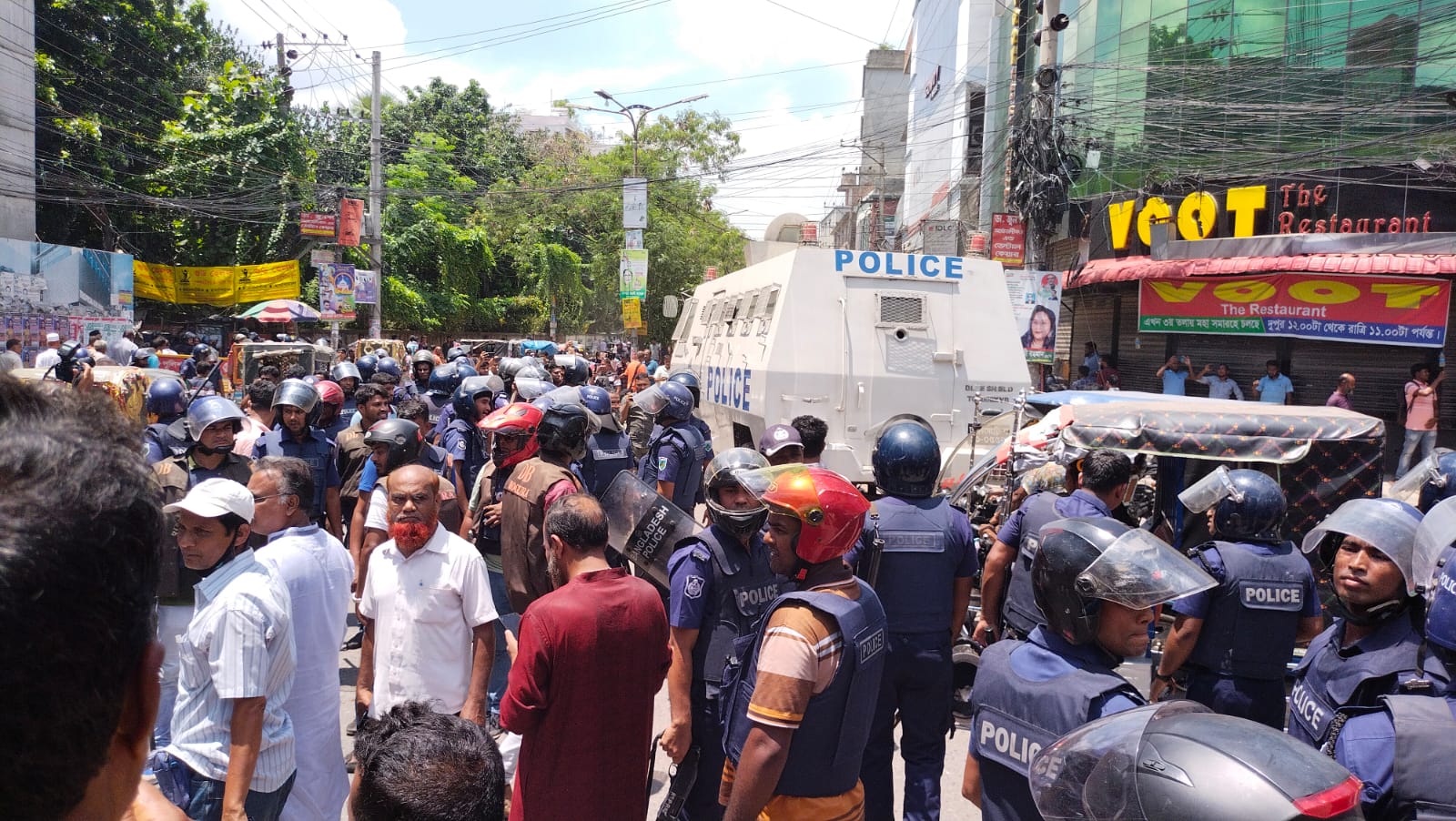 বগুড়ায় পুলিশের সঙ্গে সংঘর্ষে বিএনপির ‘৭ নেতাকর্মী গুলিবিদ্ধ, আহত ৩০’
