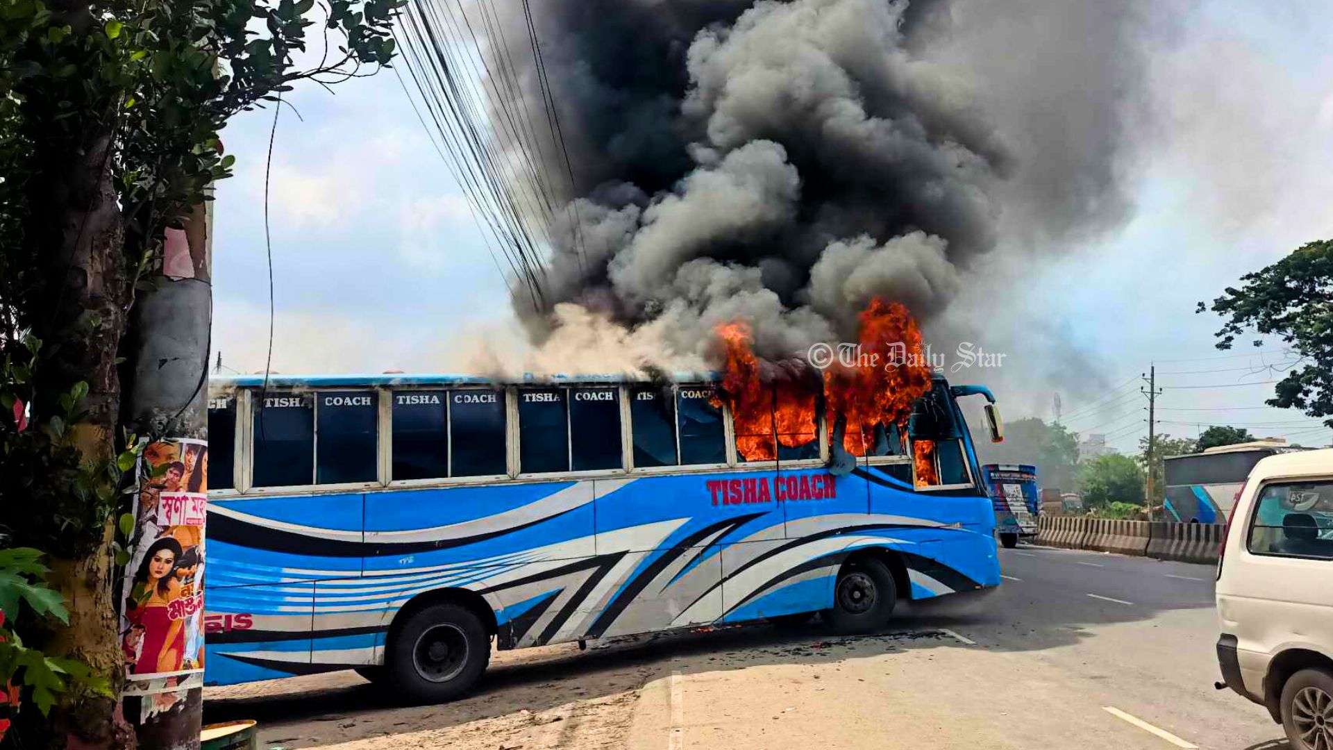 মাতুয়াইলে পুলিশ-বিএনপি সংঘর্ষ: ৪ বাসে আগুন, গুলিবিদ্ধ ১