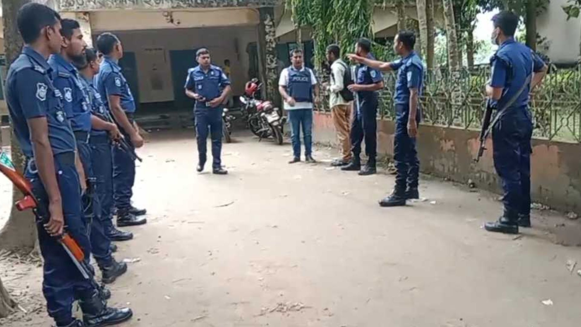 কুলাউড়ায় ‘জঙ্গি সন্দেহে’ ১৭ জন আটক