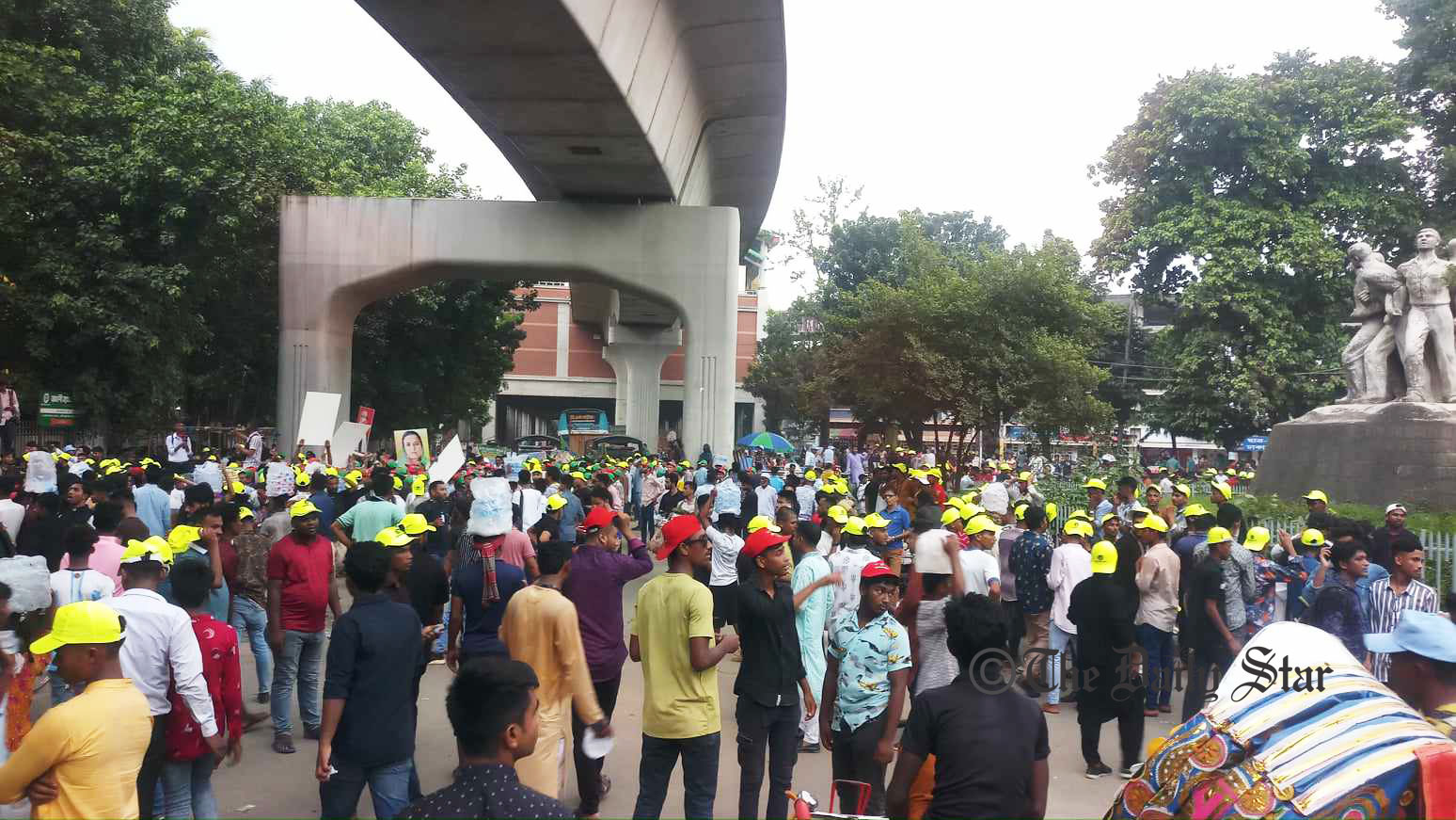 সোহরাওয়ার্দী প্রাঙ্গণে জড়ো হচ্ছেন ছাত্রলীগ নেতাকর্মীরা