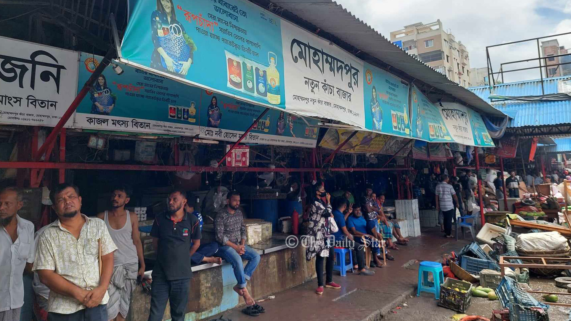কৃষি মার্কেটে আগুন: আপ্রাণ চেষ্টায় রক্ষা পেয়েছে বাজারের একটি অংশ