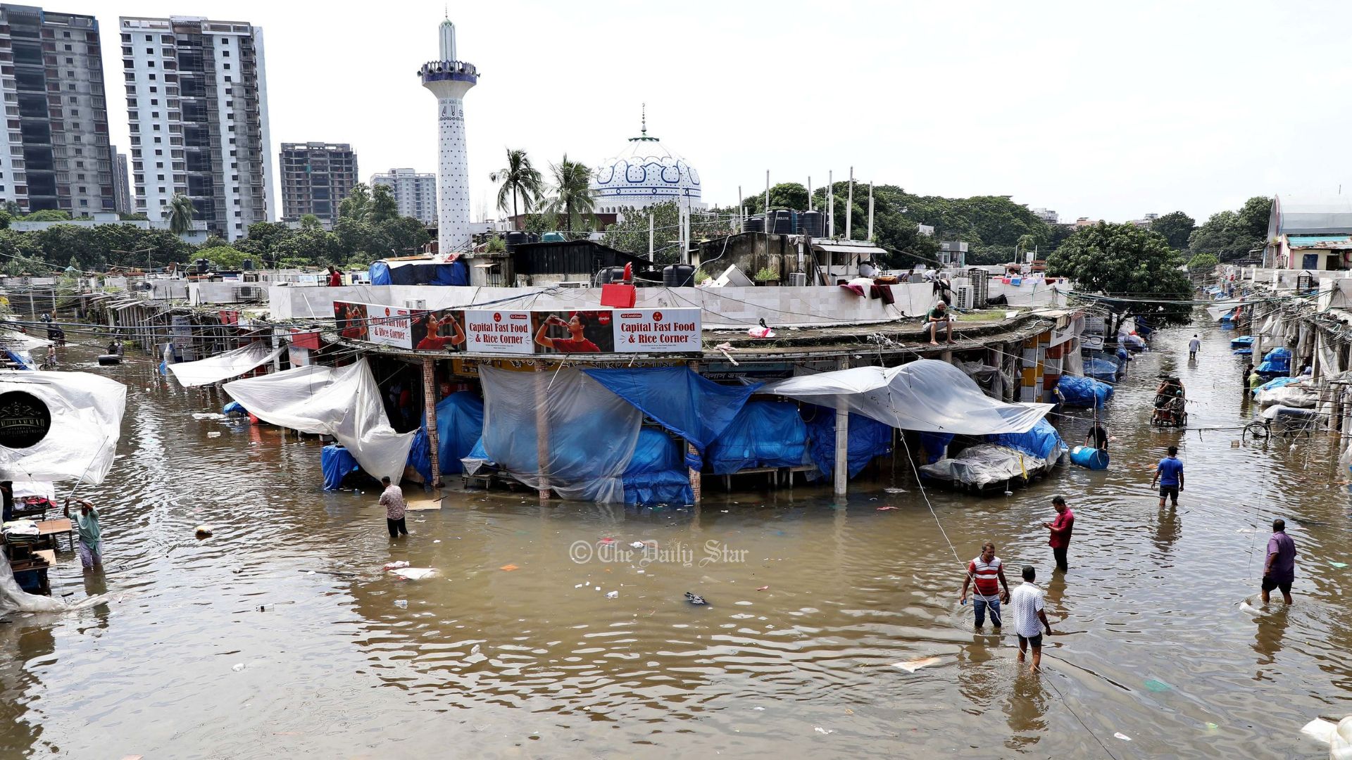 ঢাকার জলাবদ্ধতা: ‘দুই মেয়র নাগরিকদের সঙ্গে প্রতারণা করে চলেছেন’