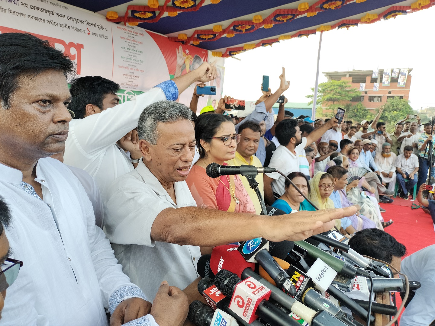 রাজপথ দখল করে সংগ্রাম করতে হবে, কারও অনুমতির প্রয়োজন নেই: আমীর খসরু