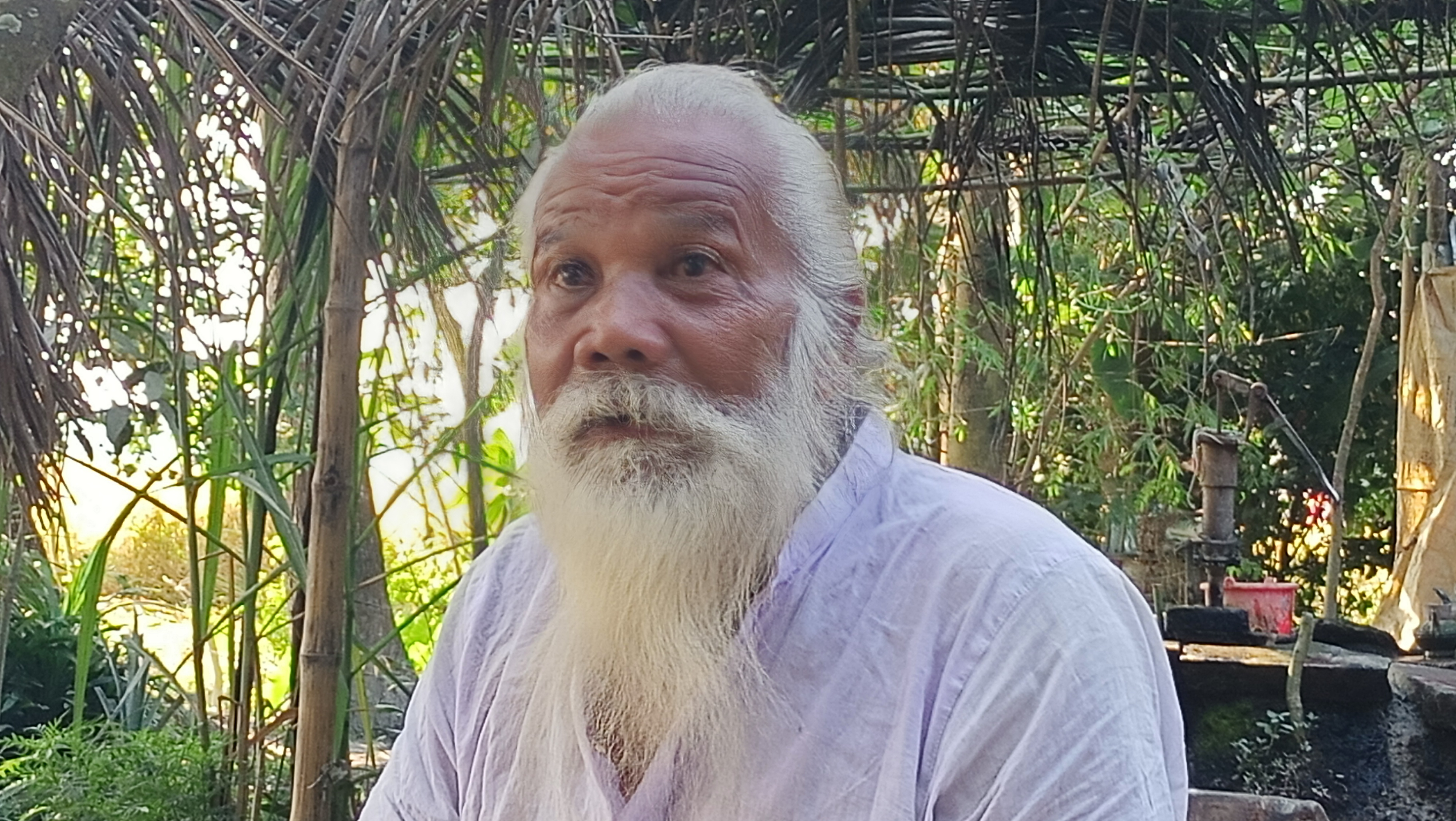 শরীরের ব্যথা কমলেও মনের ব্যথা যাচ্ছে না চারণকবি রাধাপদ রায়ের