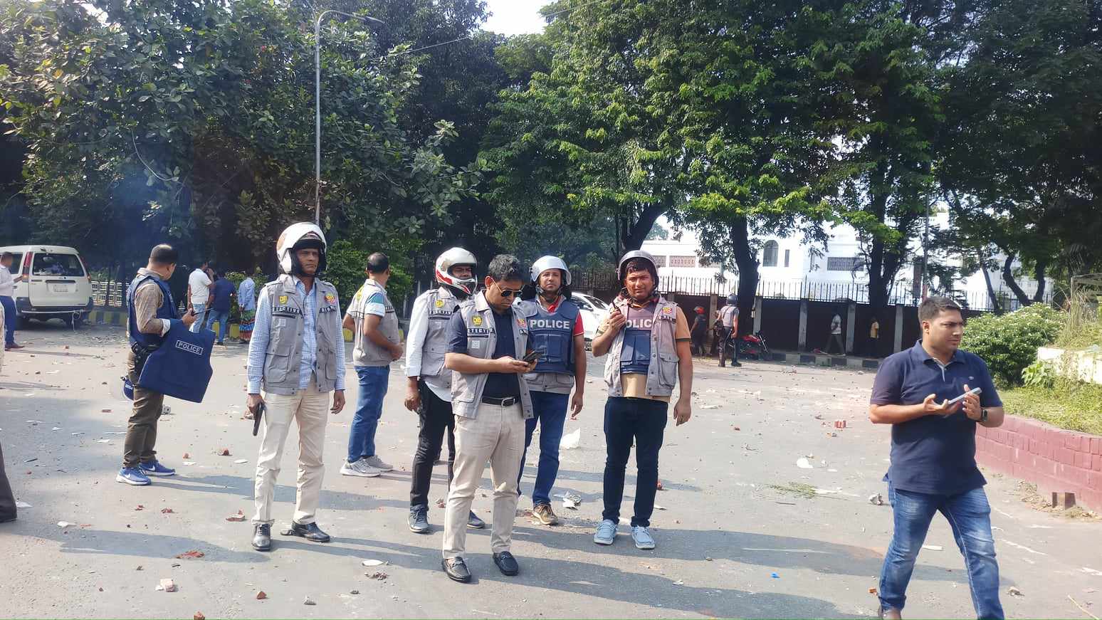 জামায়েতের সঙ্গে আলোচনা হয়েছে, এখন পর্যন্ত তারা বিশৃঙ্খলা করেনি: ডিবি প্রধান