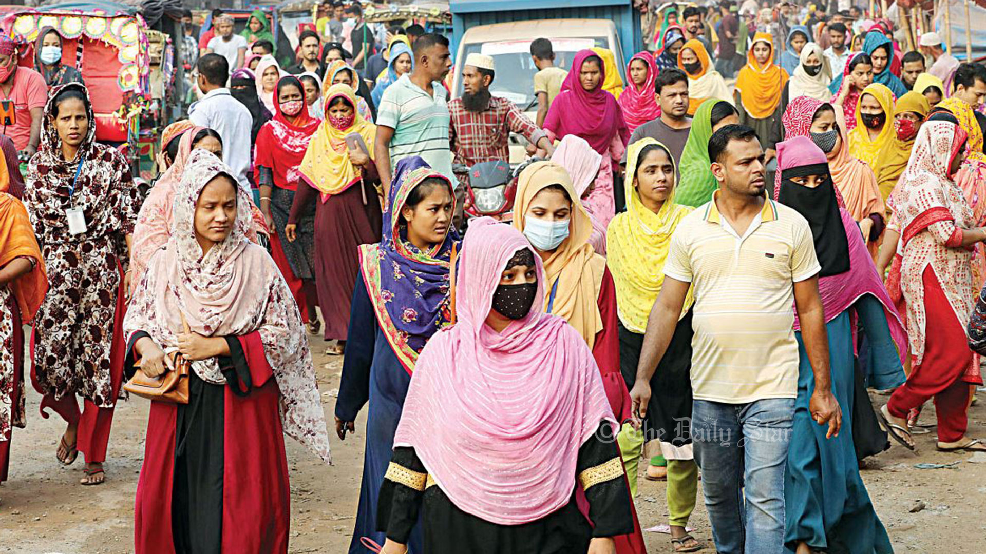 আজ পোশাকশ্রমিকদের ন্যূনতম মজুরির ঘোষণা আসতে পারে