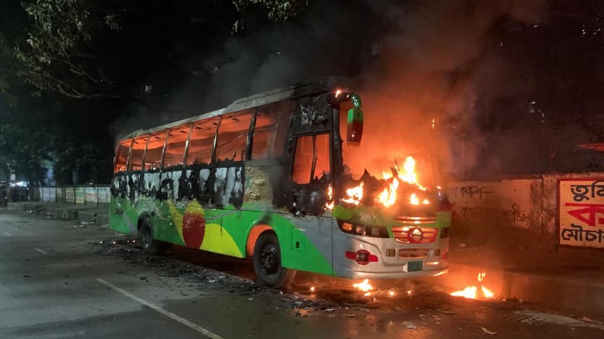 ১৭ দিনে ১৫৪ অগ্নিসংযোগ, পুড়েছে ৯৪ বাস: ফায়ার সার্ভিস