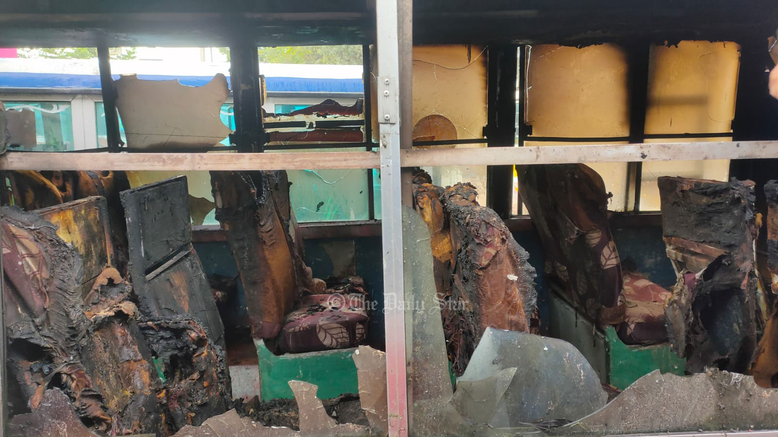 বাসস্ট্যান্ডে পার্কিং করা বাসে আগুন, কারণ নিয়ে ধোঁয়াশা