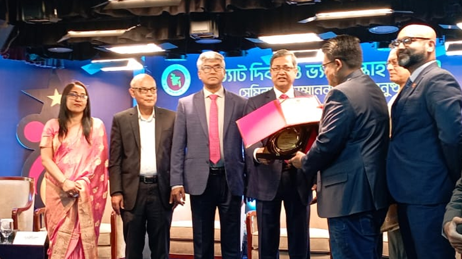 পেঁয়াজের দাম বেড়ে একদিনে ২০০ টাকা কীভাবে হয়, বাণিজ্য সচিবের প্রশ্ন
