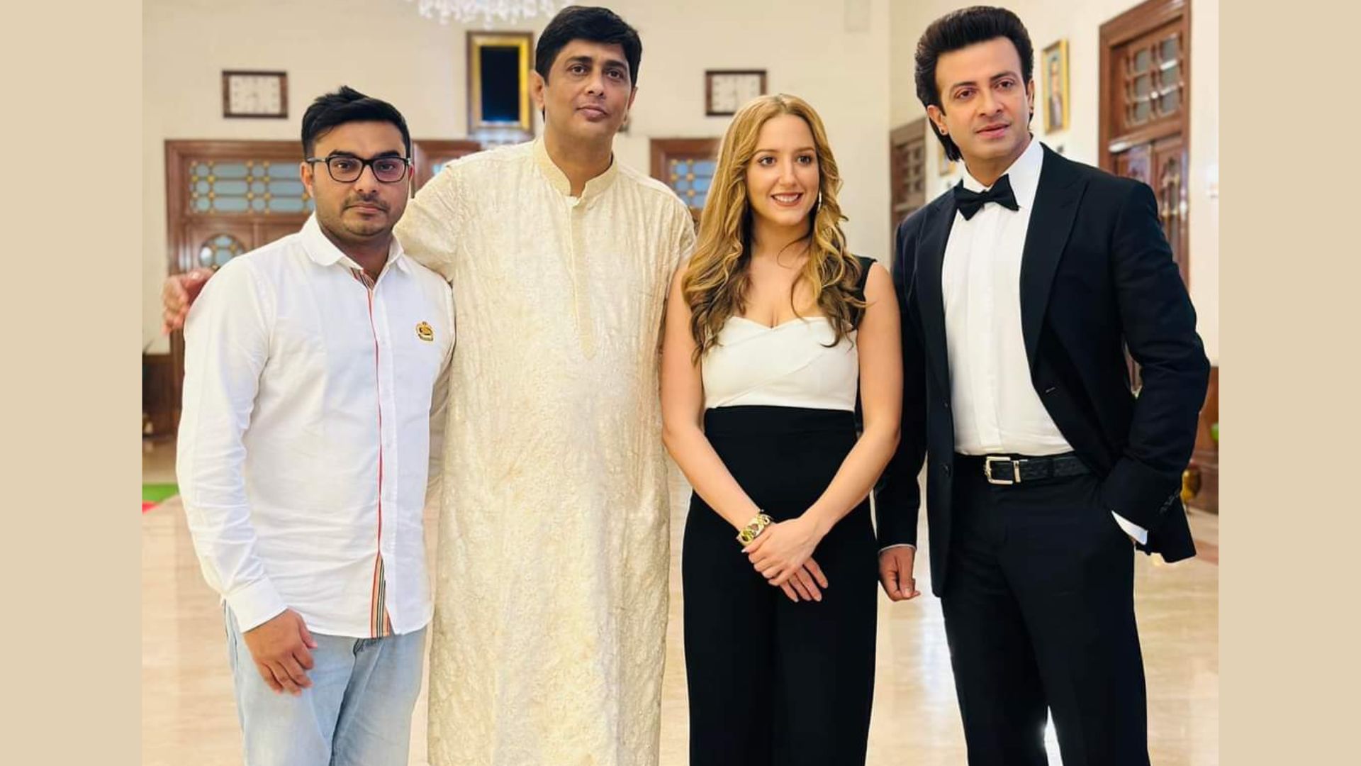 মার্কিন অভিনেত্রী কোর্টনি কফিকে নিয়ে বঙ্গভবনে শাকিব