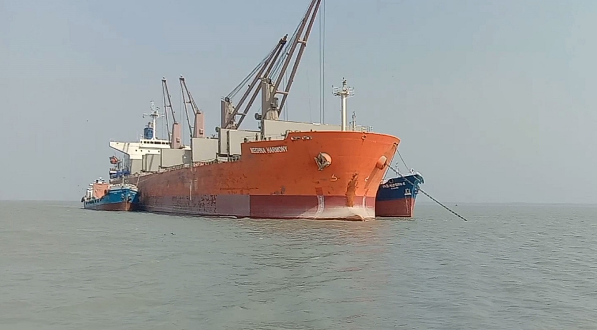 পায়রা বন্দরে প্রথমবারের মতো ভিড়েছে এলপিজিবাহী জাহাজ