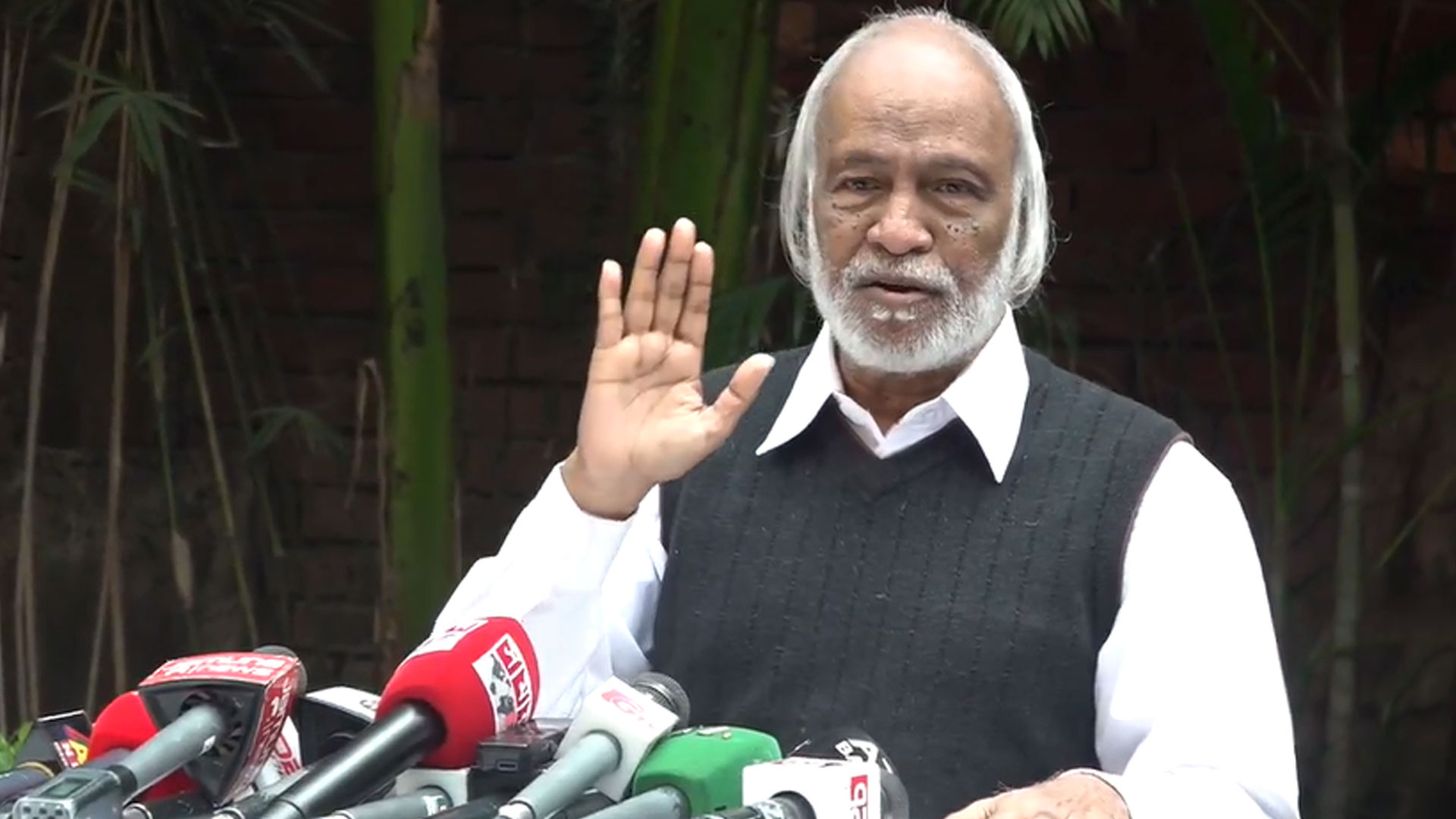 মঈন খানকে ‘ছেড়ে দেওয়া হয়েছে’