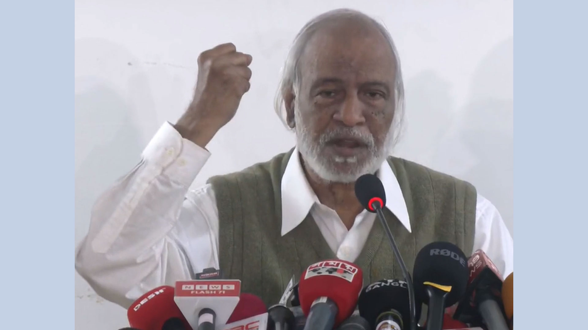 নতুন সরকার অ্যা গভর্নমেন্ট অব দ্য ডামি, বাই দ্য ডামি, ফর দ্য ডামি: মঈন খান