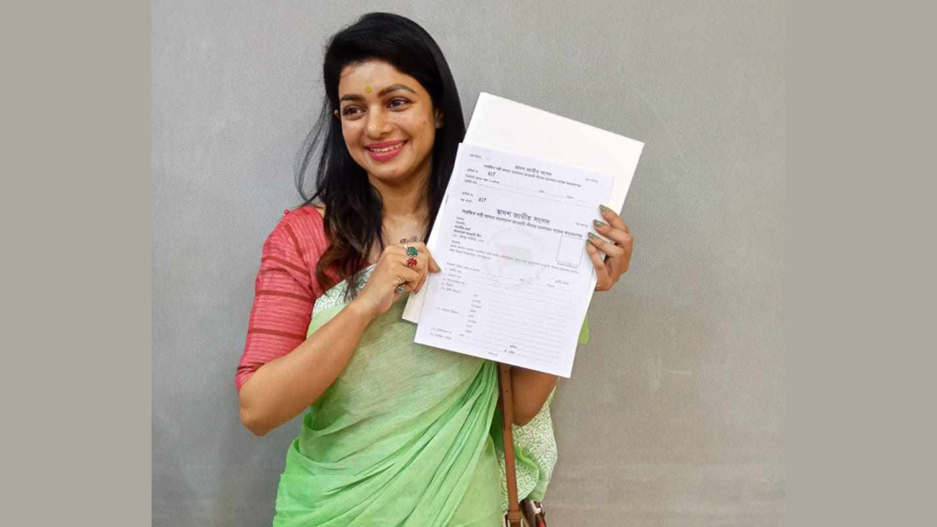 সংরক্ষিত নারী আসন: আওয়ামী লীগের মনোনয়ন ফরম কিনলেন সোহানা সাবা