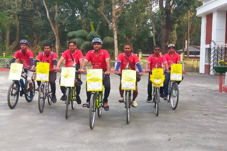 ‘বাংলা ভাষায় আমরা এক’ কলকাতা থেকে ঢাকার পথে ১০ সাইক্লিস্ট