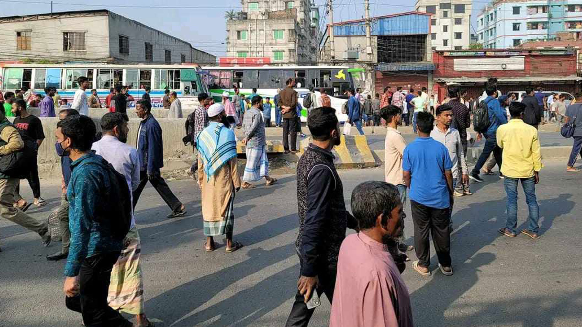 গাজীপুরে সিটি করপোরেশনের গাড়িচাপায় পোশাক শ্রমিক নিহত, মহাসড়ক অবরুদ্ধ