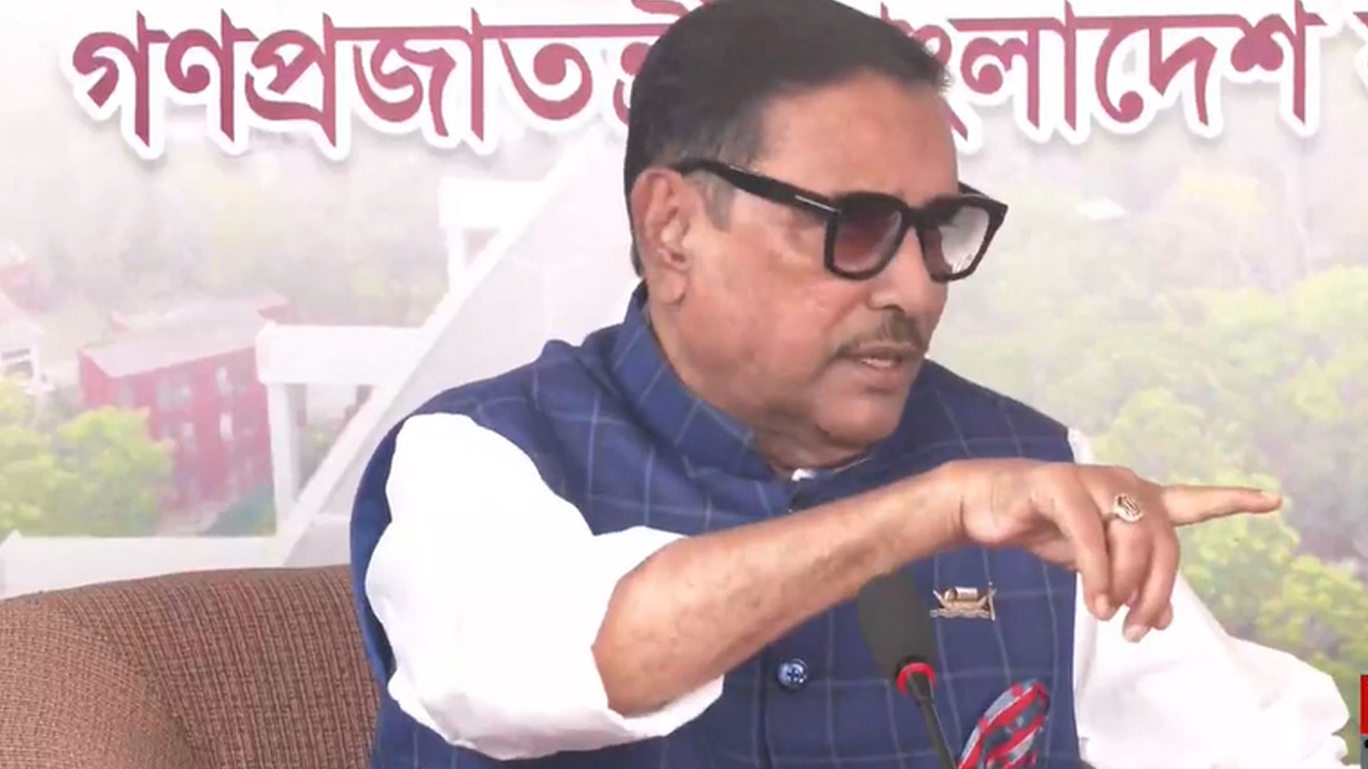 লক্কড়-ঝক্কড় বাস, সরকারের গাফলতির কী আছে, আমি কি গাড়ি রঙ করব: কাদের