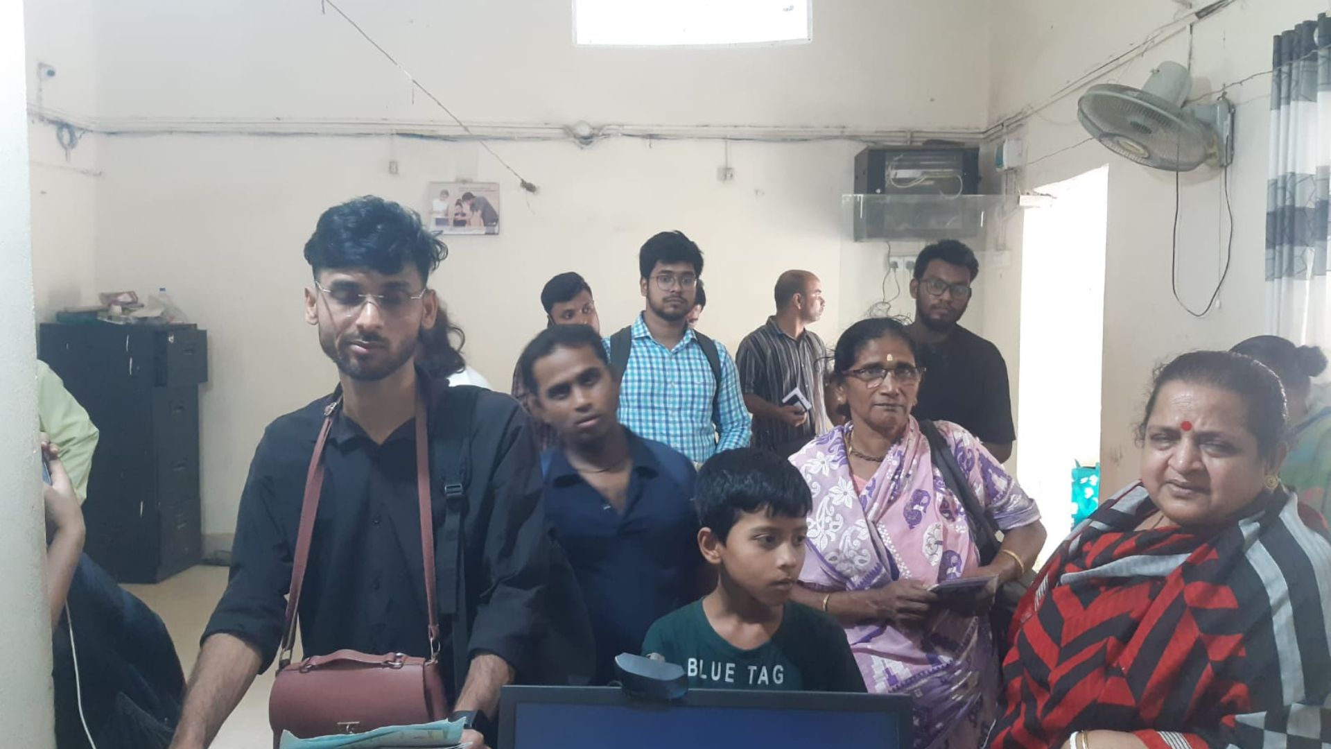 আগরতলায় সার্ভারে ত্রুটি, আখাউড়া দিয়ে যাত্রী পারাপার বন্ধ