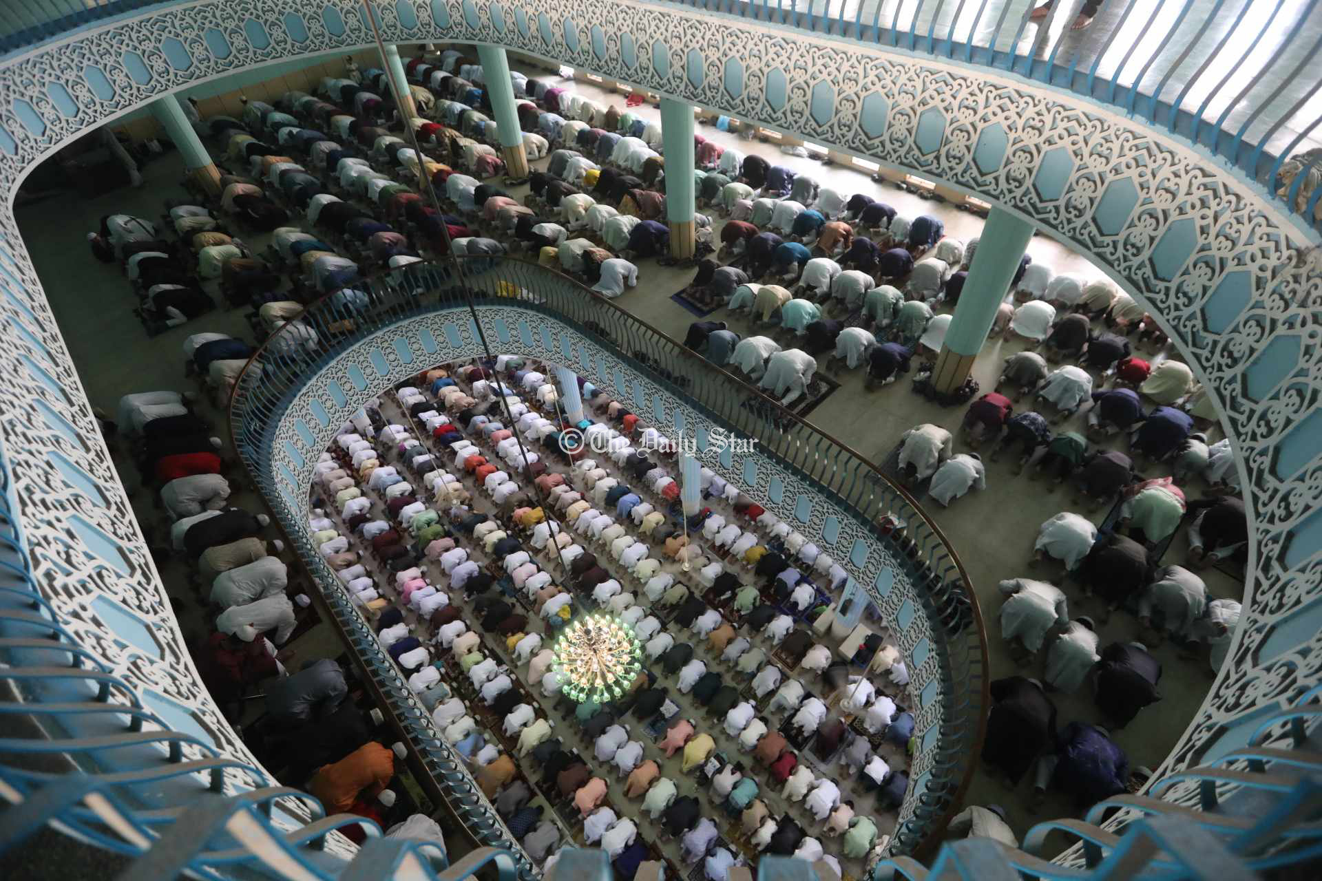 বায়তুল মোকাররমে ঈদের প্রথম জামাত অনুষ্ঠিত