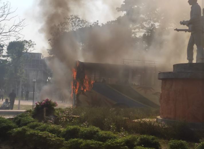 চুয়েট বন্ধ ঘোষণা, শিক্ষার্থীদের হল ছাড়ার নির্দেশ
