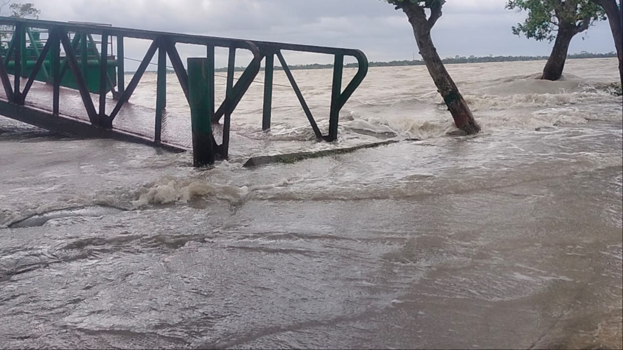 পায়রা বন্দর থেকে ২০০ কিলোমিটার দূরে রিমাল, ১৫ জেলায় জলোচ্ছ্বাসের আশঙ্কা