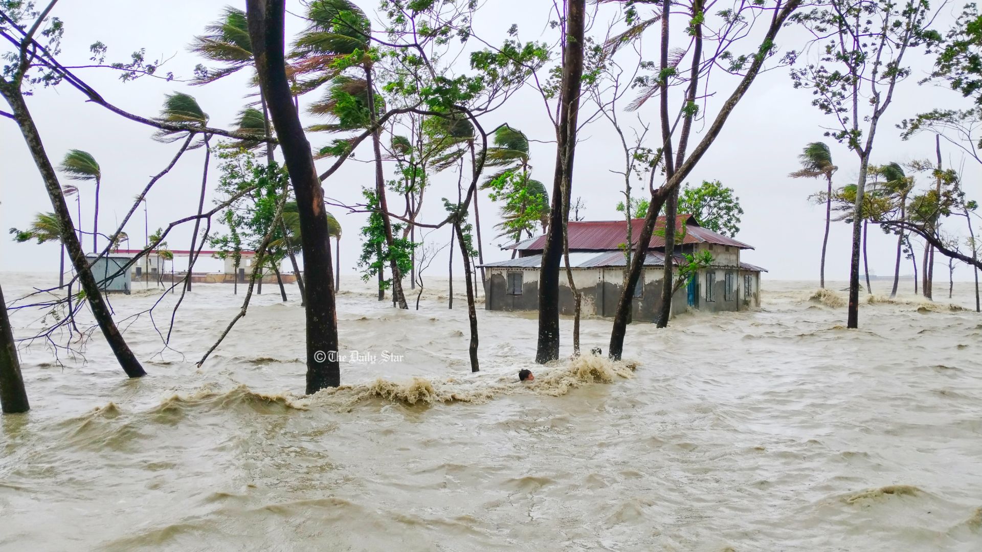 হাতিয়ায় ৬০ কিলোমিটার কাঁচা রাস্তা ক্ষতিগ্রস্ত, স্রোতে ভেসে শিশুর মৃত্যু