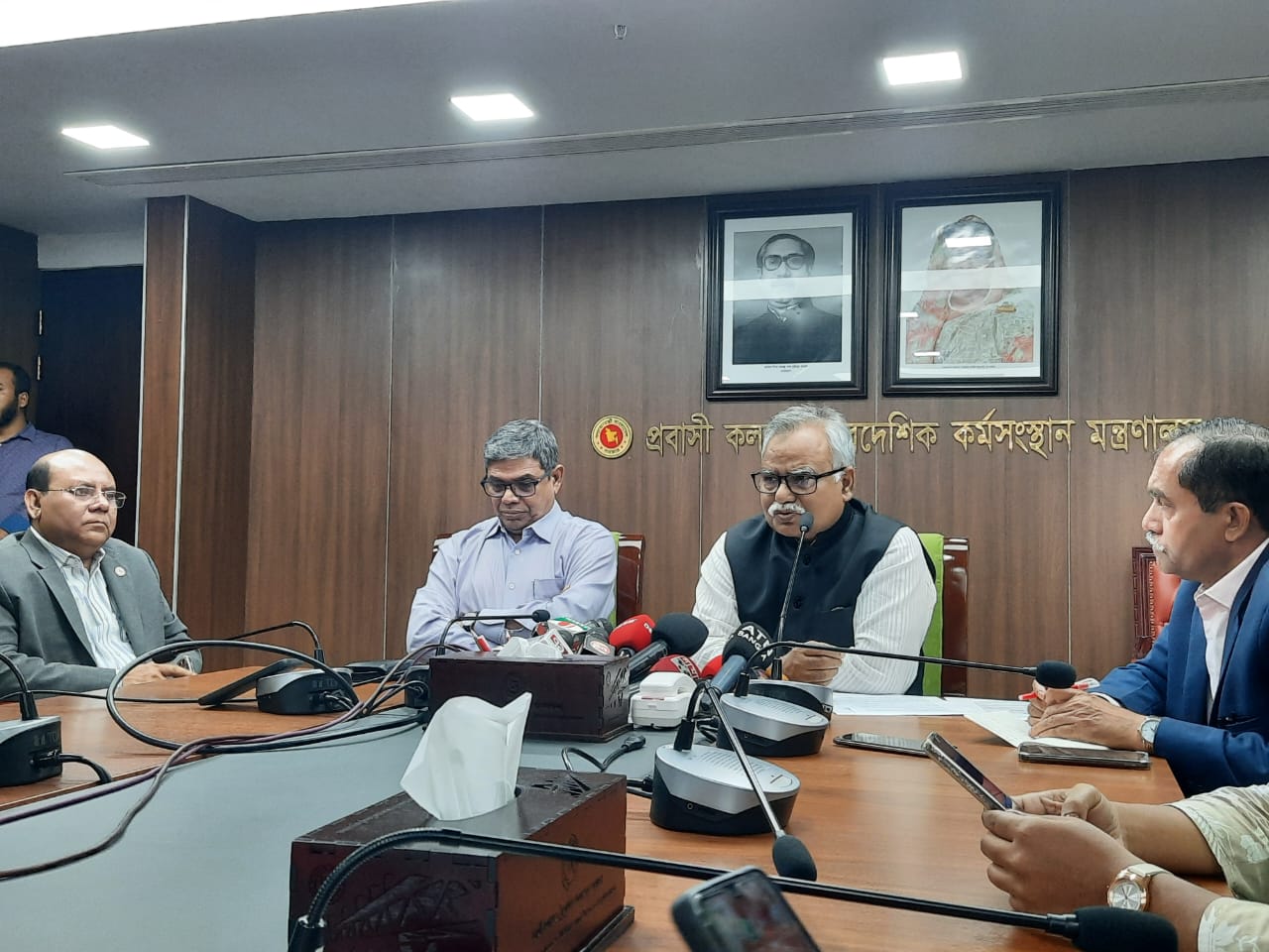 ‘মালয়েশিয়া যেতে পারেনি ১৭ হাজার কর্মী, দায়ীদের বিরুদ্ধে ব্যবস্থা নেওয়া হবে’
