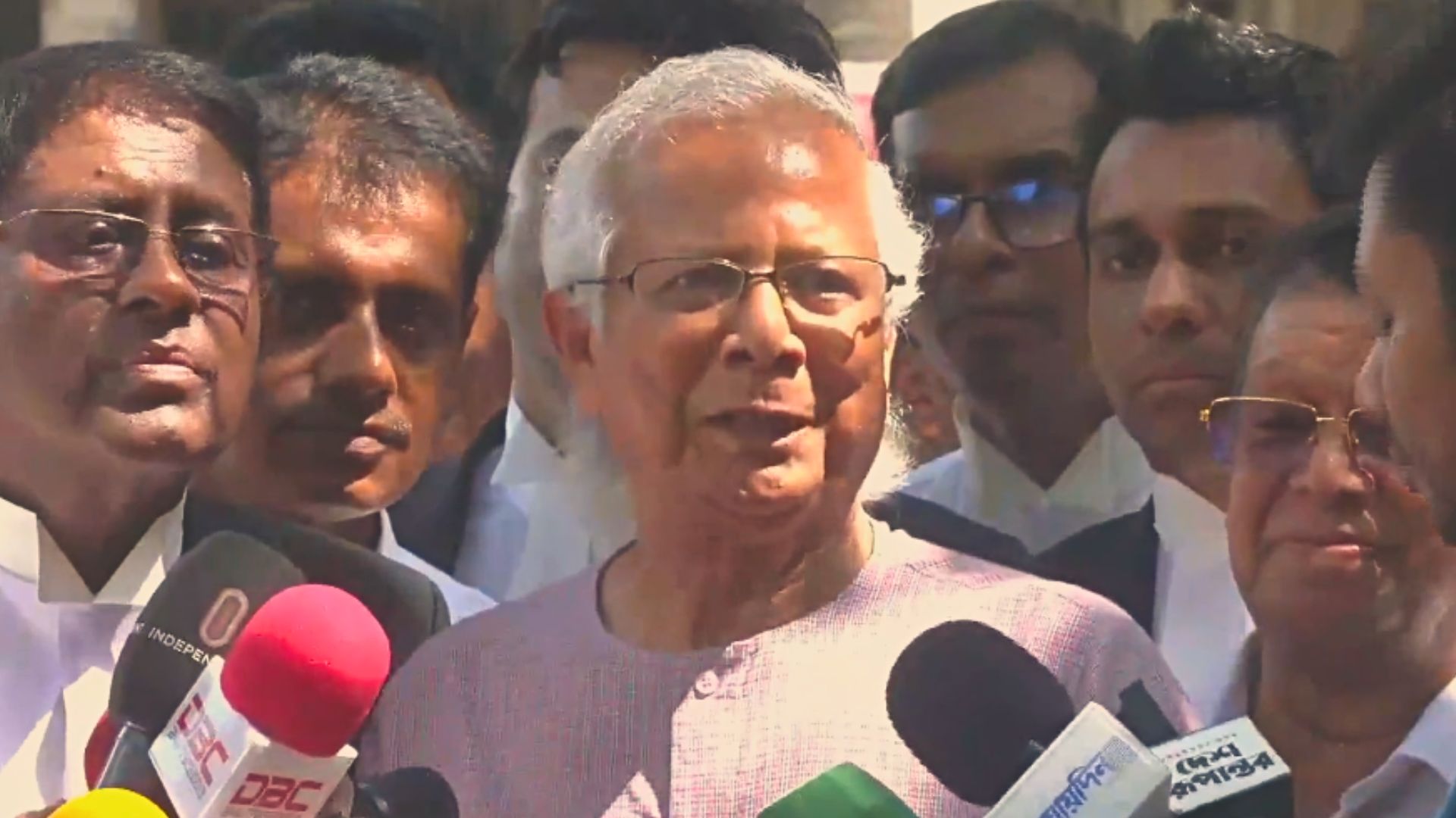‘ইতিহাসে নজির নেই এক নোবেল বিজয়ীর বিরুদ্ধে আরেক নোবেল বিজয়ীর মামলার’