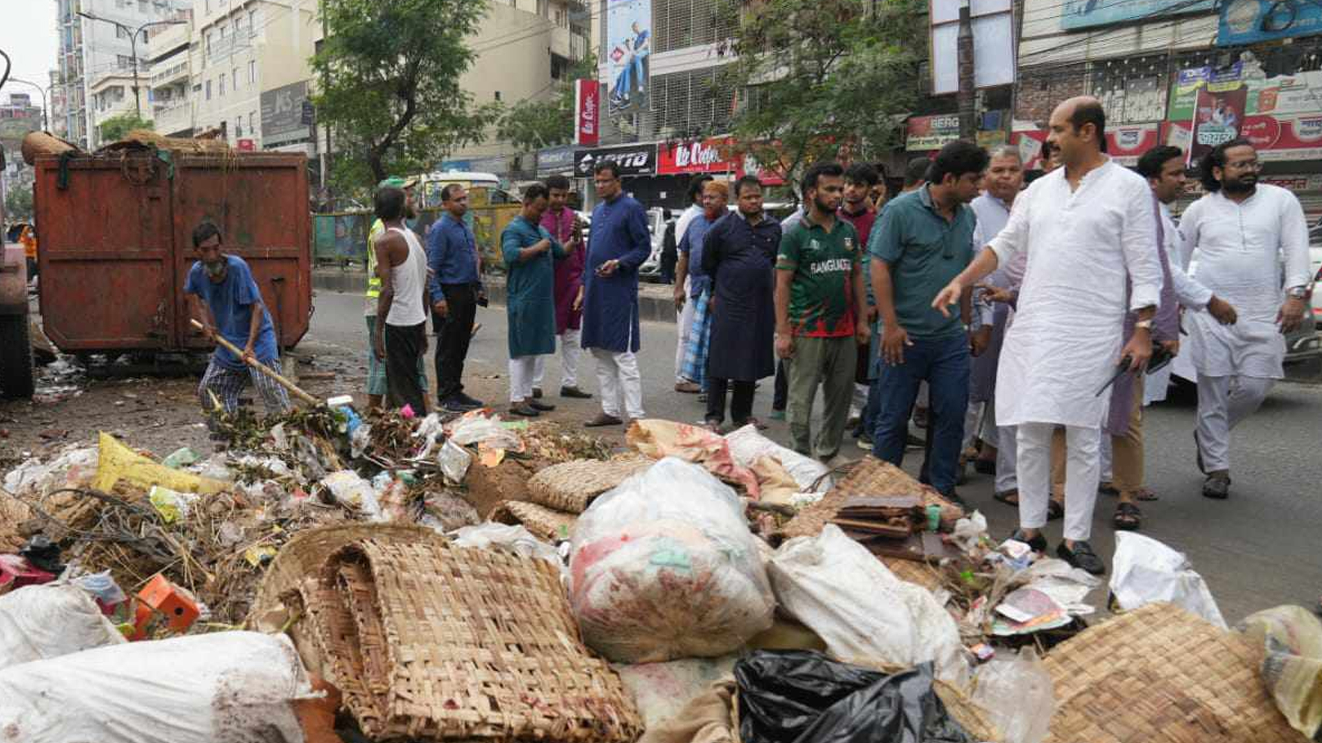 ৬ ঘণ্টায় কোরবানির শতভাগ বর্জ্য অপসারণ করা হয়েছে: ডিএনসিসি
