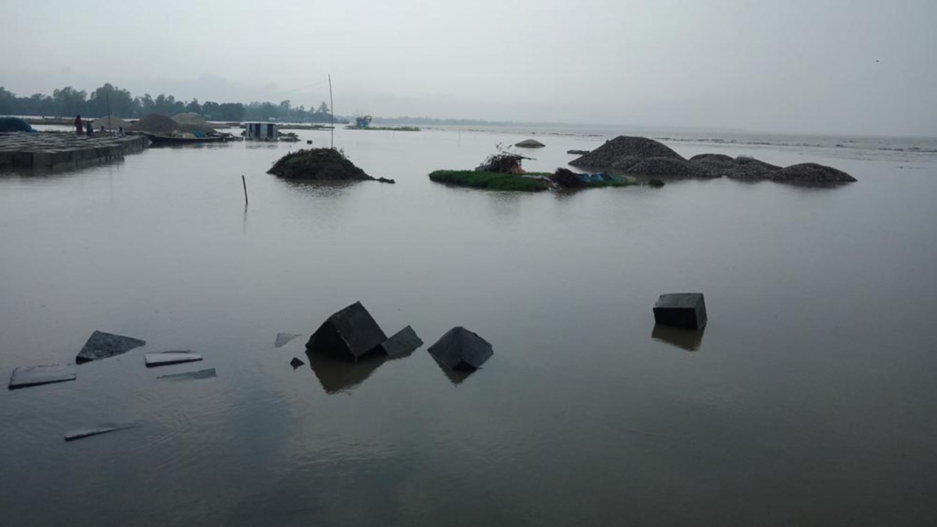 প্রতি ১২ ঘণ্টায় ১৫-২০ সেন্টিমিটার বৃদ্ধি পাচ্ছে যমুনার পানি, বাড়ছে দুর্ভোগ