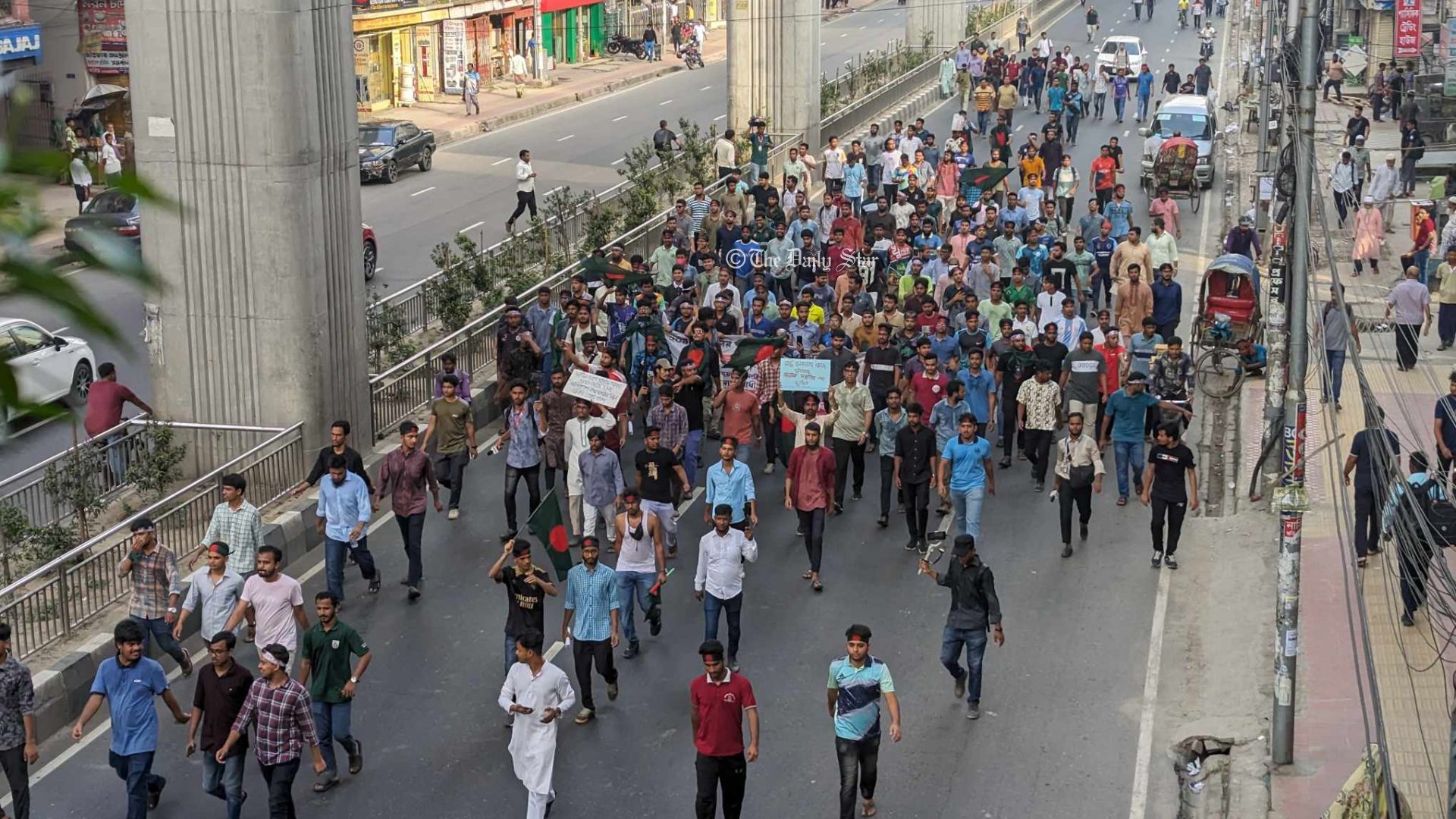 বাংলামোটর-কারওয়ান বাজার পেরিয়ে ফার্মগেটে ‘বাংলা ব্লকেড’