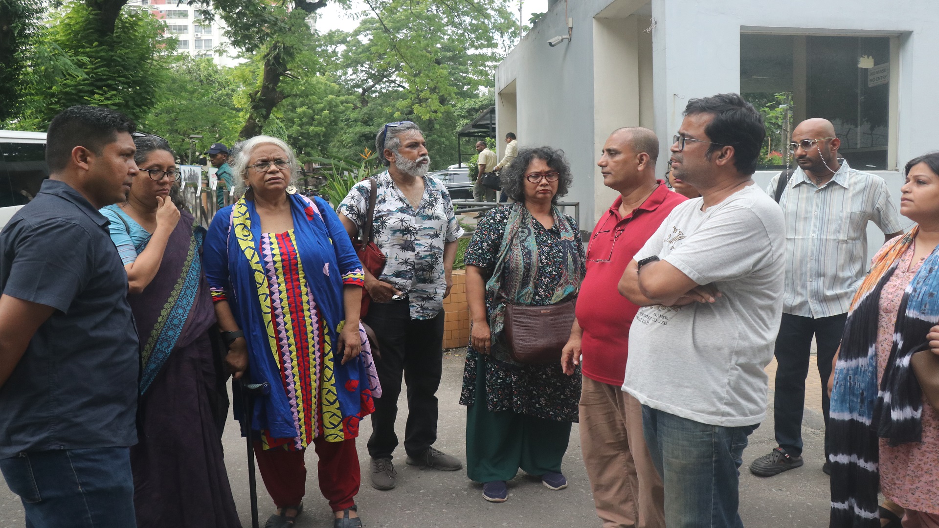 তিন সমন্বয়কের খোঁজে ডিবি কার্যালয়ে ১২ শিক্ষক, দেখা করলেন না হারুন