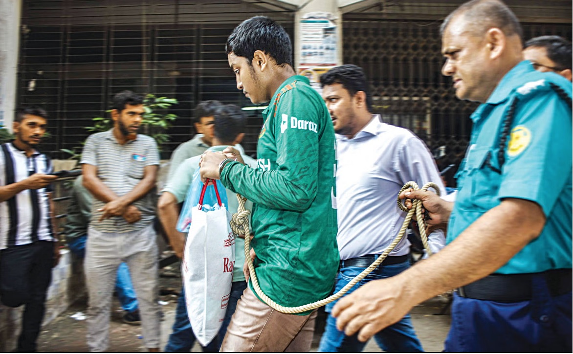 শহরজুড়ে ব্লক রেইড, আতঙ্কে নগরবাসী